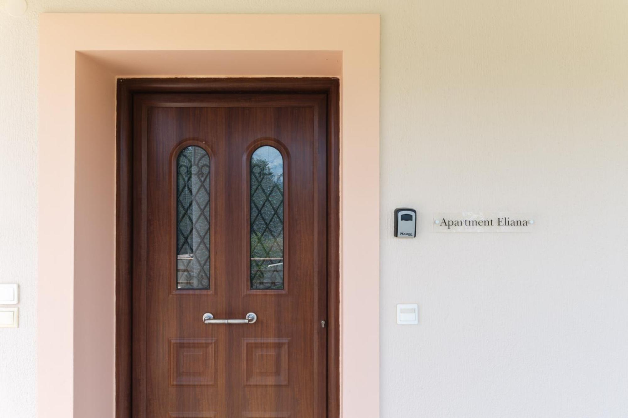 Vasilopoulos Residences - Apartments Eliana & Melanthia อาร์กอสโตลี ภายนอก รูปภาพ